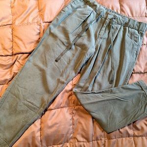 Old Navy Size 4, cropped dress/casual slacks